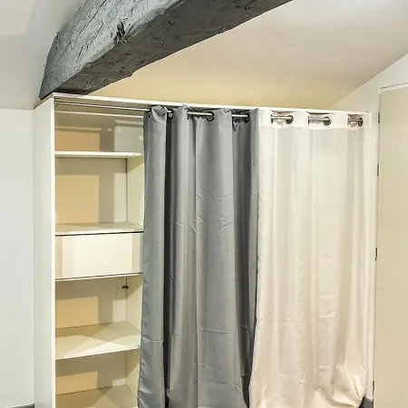 Travailleur Apartment *